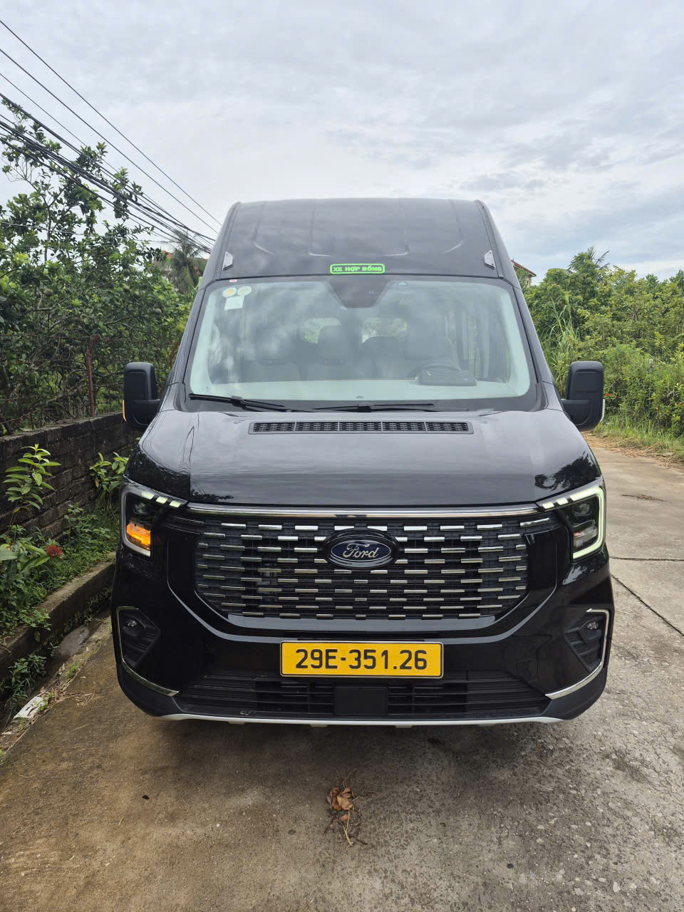 Thuê xe Ford Transit