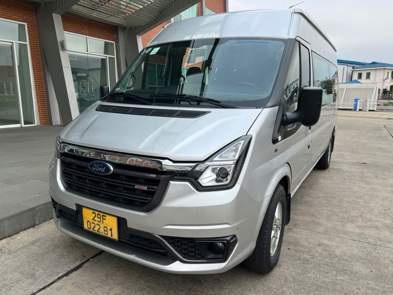Thuê xe Ford Transit