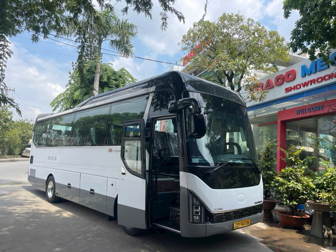 Thuê xe Huyndai Univer